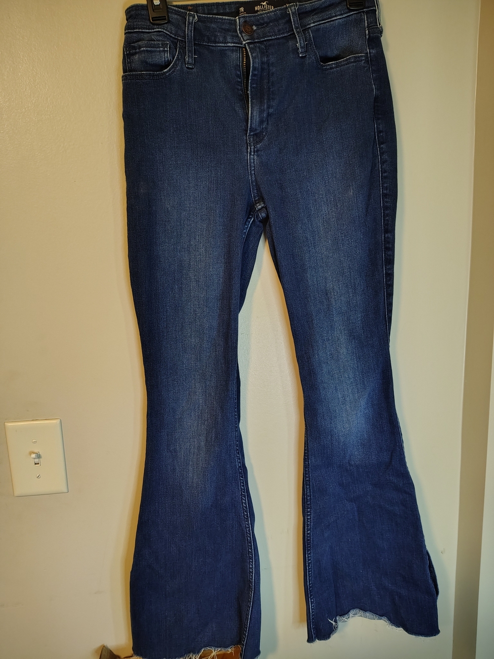 HIGH-RISE FLARE HOLLISTER GIRLS TEEN 7R RARE FIND- FADING Raw Frayed Hem Stretch